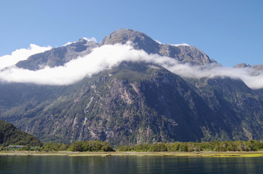 milford_sound_mountains